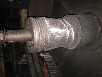 一次性在线修复8个烘缸轴头磨损