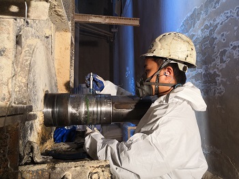 现场维修破碎机轴磨损