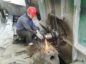 水泥行业除尘风机轴承位磨损现场修