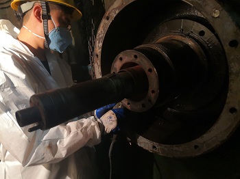 烘缸轴颈磨损现场五小时修复完毕