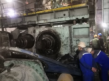 数九寒天又一台辊压机轴磨损采用索