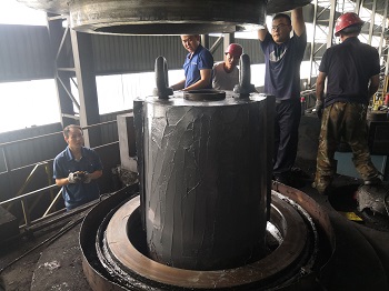 6300吨螺旋压力机主轴磨损现场