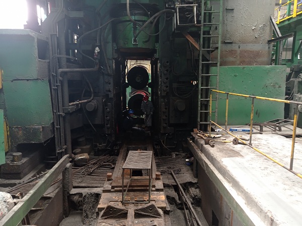 轧机底板安装面磨损后，用它修完跟