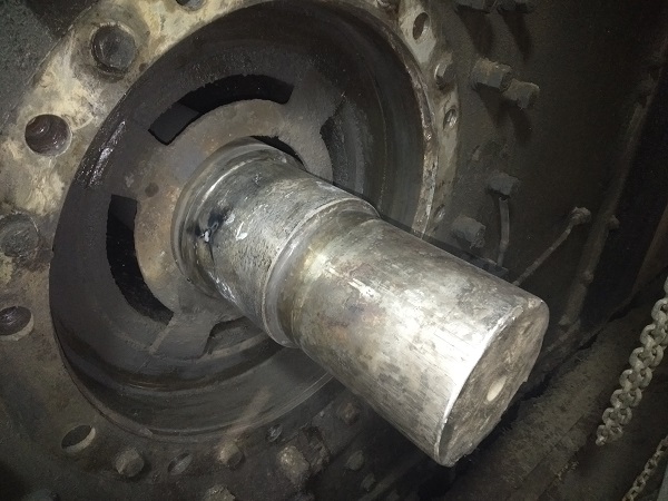 振动筛轴承位修复方法