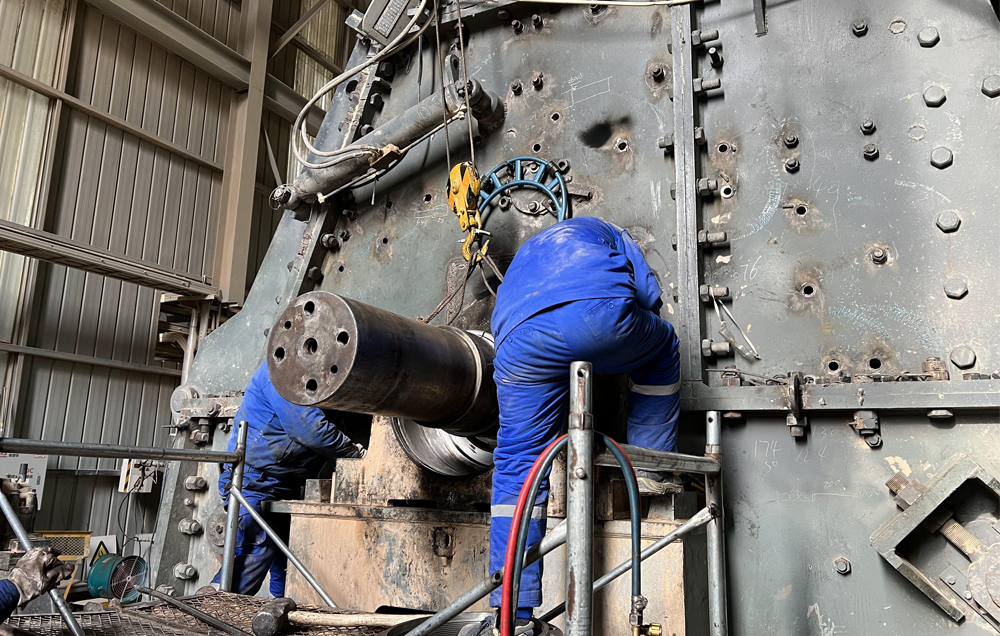 矿山破碎机轴在线修复